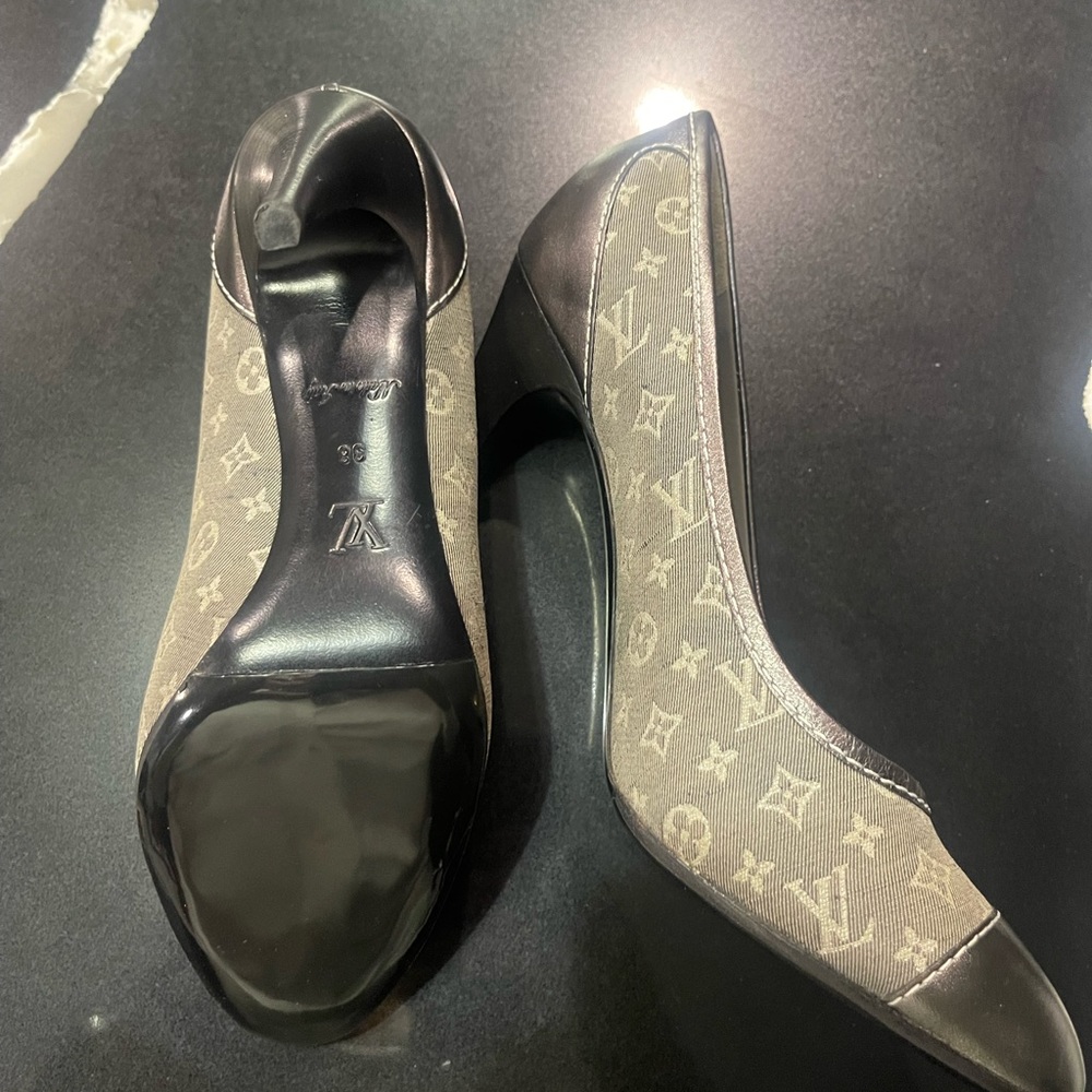 Louis Vuitton’s Canvas Pumps - Picture 6 of 9